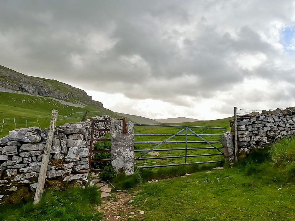 Gap in the wall next to the gate