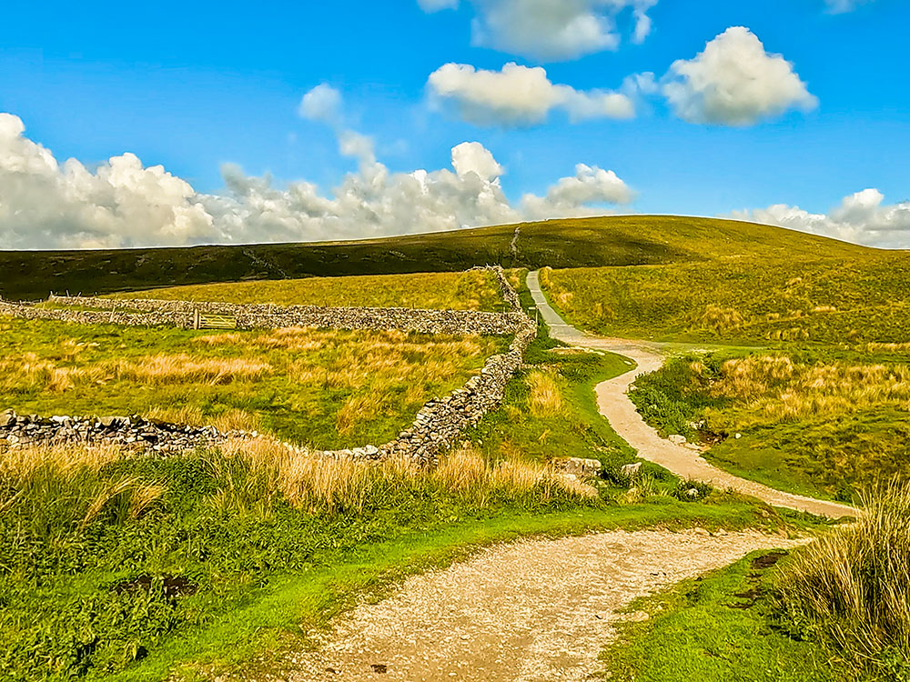 Heading down to the junction with Horton Scar Lane - Hull Pot is to the right, Horton in Ribblesdale to the left